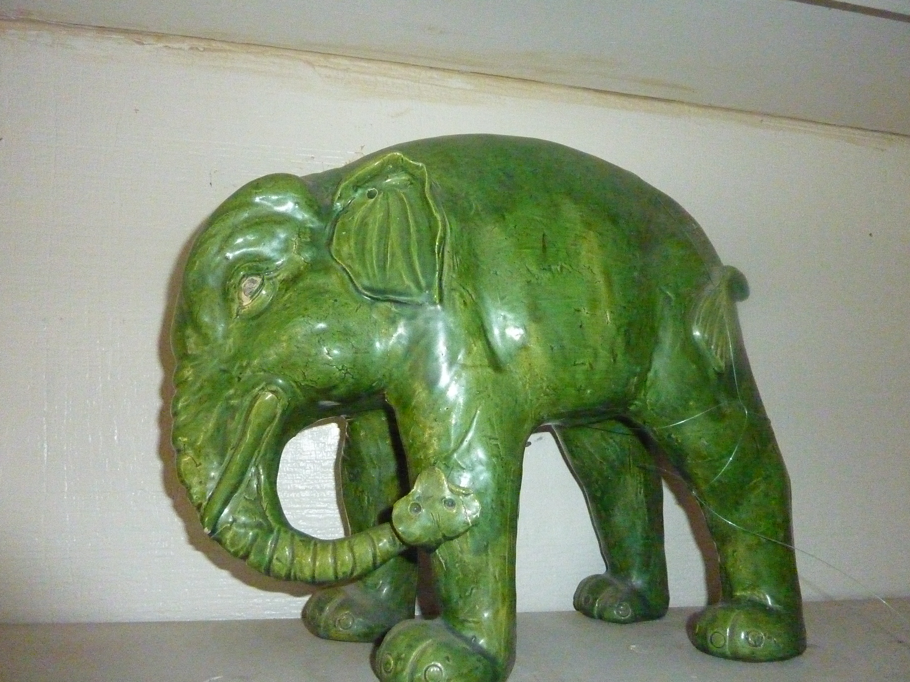 Зеленая слоновая. Зелёный слон. Зеленый Слоник игрушка. Слоник зеленого цвета. Грин Элефант.
